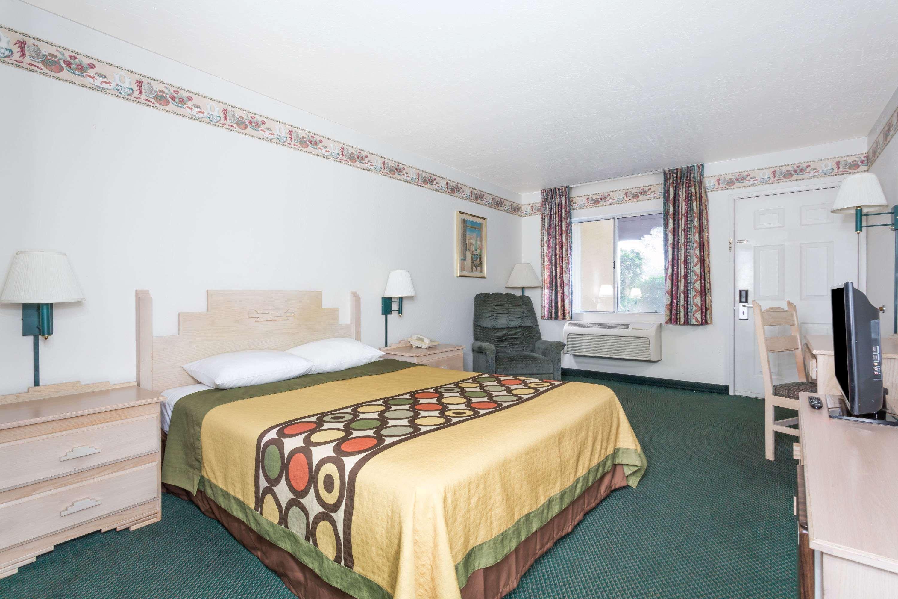 Super 8 By Wyndham Cottonwood Hotel Exterior foto